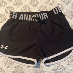 UA black, youth short